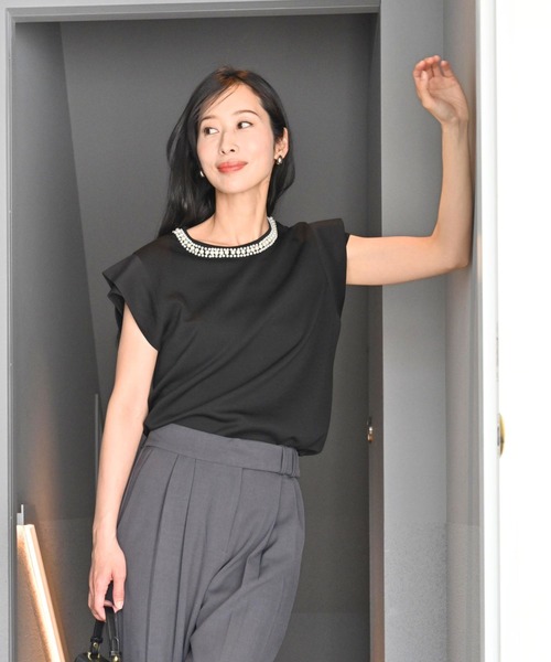 Ehre style(エーレスタイル)の「首元パールで お顔 映え服 立体袖Tシャツ(Tシャツ/カットソー・レディース・ホワイト/ブラック・FREE)」の18枚目の写真