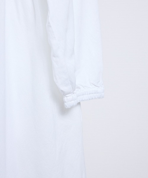 vent blanc(ヴァンブラン)の「vent blanc ヴァンブラン コットンローン ピンタック デザインシャツブラウス(ワンピース・レディース・ブラック/オフホワイト/インディゴブルー・FREE)」の10枚目の写真