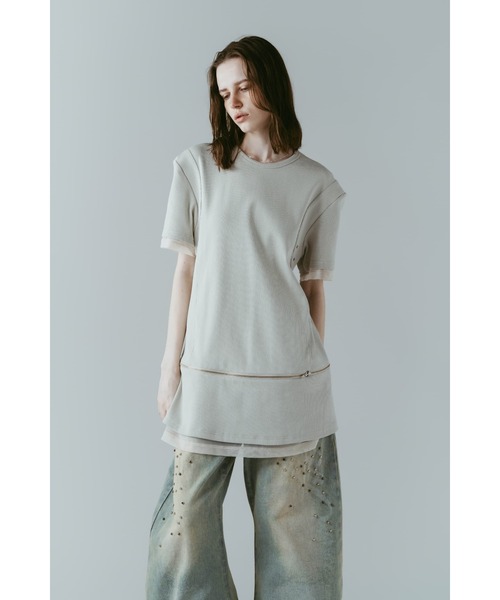 Knuth Marf(クヌースマーフ)の「structured shoulder top(Tシャツ/カットソー・レディース・ブラック/ライトベージュ・X-SMALL/SMALL)」の2枚目の写真