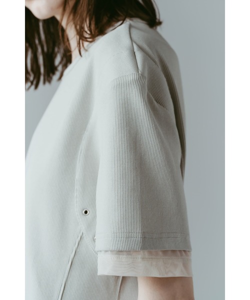 Knuth Marf(クヌースマーフ)の「structured shoulder top(Tシャツ/カットソー・レディース・ブラック/ライトベージュ・X-SMALL/SMALL)」の11枚目の写真
