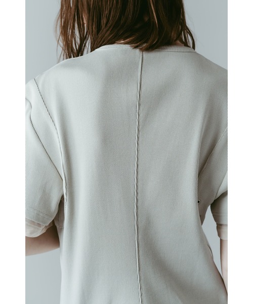 Knuth Marf(クヌースマーフ)の「structured shoulder top(Tシャツ/カットソー・レディース・ブラック/ライトベージュ・X-SMALL/SMALL)」の12枚目の写真