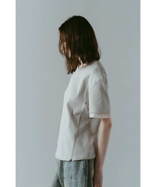 Knuth Marf(クヌースマーフ)の「structured shoulder top(Tシャツ/カットソー・レディース・ブラック/ライトベージュ・X-SMALL/SMALL)」の14枚目の写真
