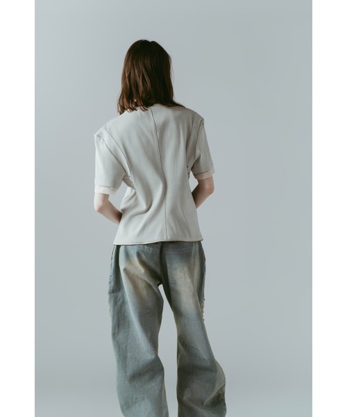 Knuth Marf(クヌースマーフ)の「structured shoulder top(Tシャツ/カットソー・レディース・ブラック/ライトベージュ・X-SMALL/SMALL)」の15枚目の写真