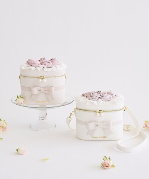 Maison de FLEUR(メゾンドフルール)の「ローズブーケキューブショルダーバッグ(ショルダーバッグ・レディース・アイボリー/ピンク・FREE)」の3枚目の写真