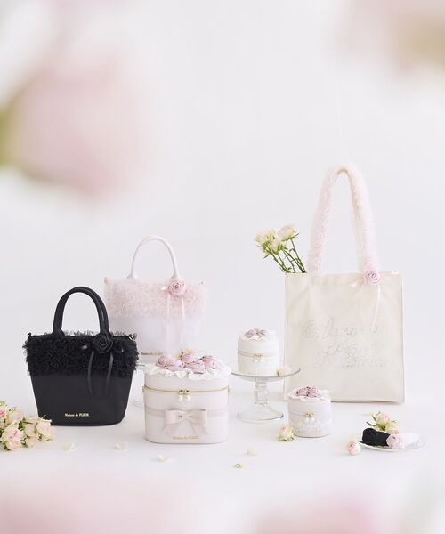 Maison de FLEUR(メゾンドフルール)の「ローズブーケキューブショルダーバッグ(ショルダーバッグ・レディース・アイボリー/ピンク・FREE)」の5枚目の写真