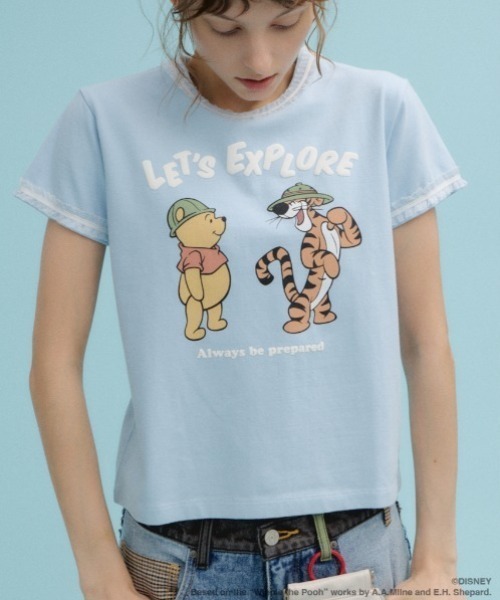 Disney SERIES CREATED by MUS(ディズニーシリーズクリエイテッドバイエムユーエス)の「MD LET'S EXPLORE Tシャツ / POOH(Tシャツ/カットソー・レディース・ライトブルー/オフホワイト/ライトブラック・FREE)」の3枚目の写真