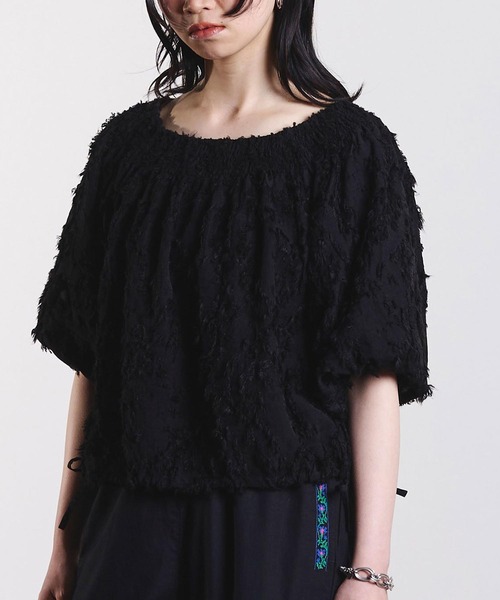 ROSE BUD(ローズバッド)の「OFF SHOULDER BLOUSE(シャツ/ブラウス・レディース・ベージュ/ブラック・ONE SIZE)」の1枚目の写真