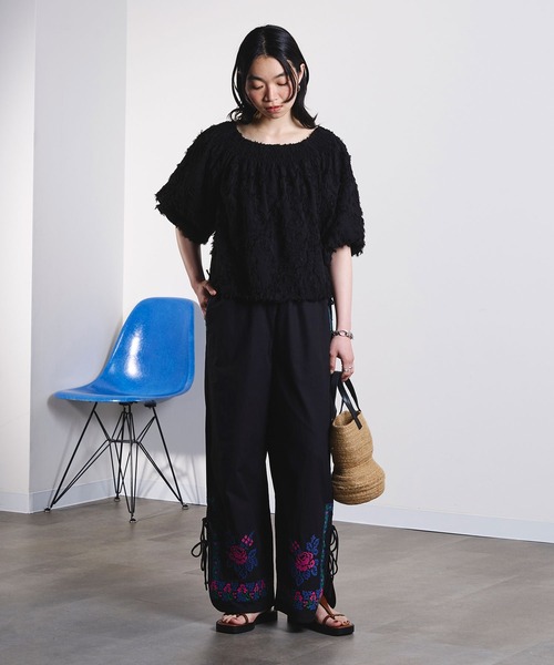 ROSE BUD(ローズバッド)の「OFF SHOULDER BLOUSE(シャツ/ブラウス・レディース・ベージュ/ブラック・ONE SIZE)」の18枚目の写真