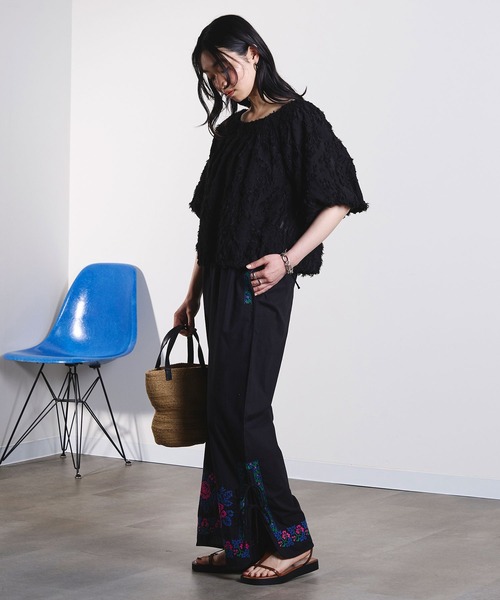 ROSE BUD(ローズバッド)の「OFF SHOULDER BLOUSE(シャツ/ブラウス・レディース・ベージュ/ブラック・ONE SIZE)」の20枚目の写真