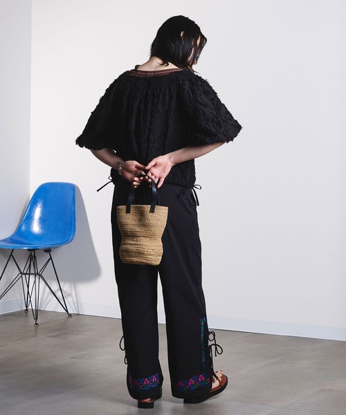 ROSE BUD(ローズバッド)の「OFF SHOULDER BLOUSE(シャツ/ブラウス・レディース・ベージュ/ブラック・ONE SIZE)」の21枚目の写真