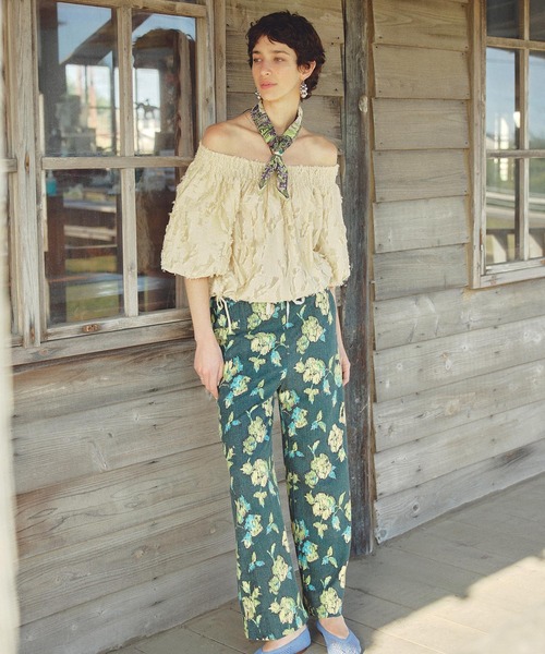 ROSE BUD(ローズバッド)の「OFF SHOULDER BLOUSE(シャツ/ブラウス・レディース・ベージュ/ブラック・ONE SIZE)」の3枚目の写真