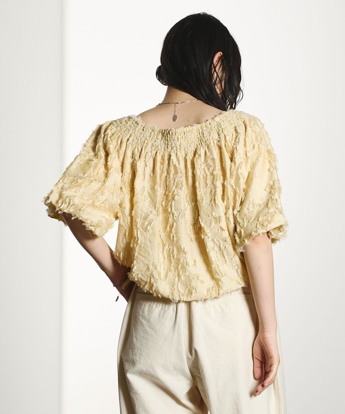 ROSE BUD(ローズバッド)の「OFF SHOULDER BLOUSE(シャツ/ブラウス・レディース・ベージュ/ブラック・ONE SIZE)」の6枚目の写真