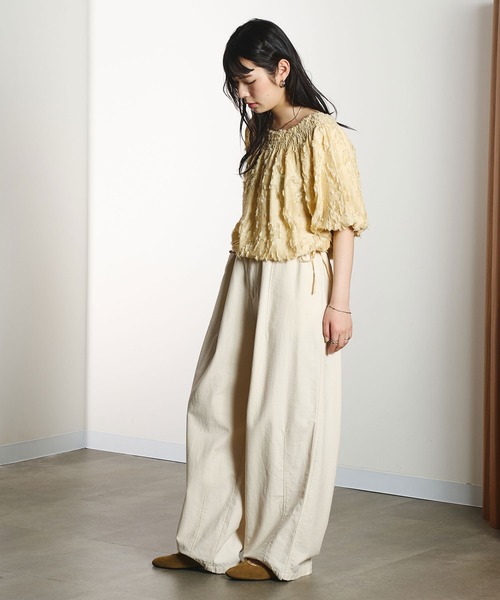 ROSE BUD(ローズバッド)の「OFF SHOULDER BLOUSE(シャツ/ブラウス・レディース・ベージュ/ブラック・ONE SIZE)」の8枚目の写真