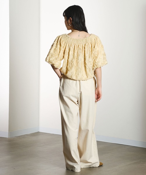 ROSE BUD(ローズバッド)の「OFF SHOULDER BLOUSE(シャツ/ブラウス・レディース・ベージュ/ブラック・ONE SIZE)」の9枚目の写真