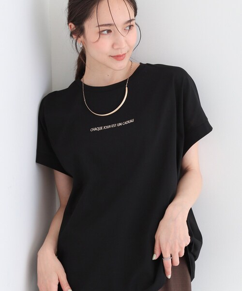 SHOO・LA・RUE(シューラルー)の「【汗じみ防止/ひんやり/S-LL】インせず着られる 刺繍ロゴTシャツ(Tシャツ/カットソー・レディース・ホワイト/ブルー/ダークグレー/ブラック/ブラウン系その他/イエロー系その他・02/01/04/03)」の2枚目の写真