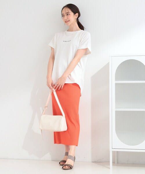 SHOO・LA・RUE(シューラルー)の「【汗じみ防止/ひんやり/体型カバー】真夏の味方。汗じみが気になりにくい 大人の刺繍ロゴTシャツ(Tシャツ/カットソー・レディース・ホワイト/ブルー/ダークグレー/ブラック/ブラウン系その他/イエロー系その他・02/01/04/03)」の17枚目の写真