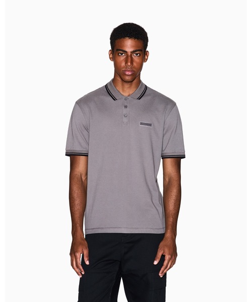 ARMANI EXCHANGE(アルマーニエクスチェンジ)の「【A|X アルマーニ エクスチェンジ】AXロゴ コットンピケ 半袖ポロシャツ/REGULAR(ポロシャツ・メンズ・チャコールグレー×ブラック・X-SMALL/LARGE)」の1枚目の写真