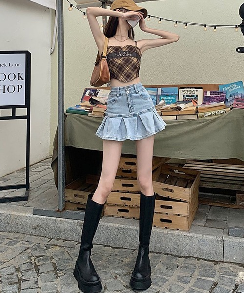 BENDER TOKYO(ベンダートウキョウ)の「\キュッと細見え×抜群の脚長効果!/ ハイウエスト プリーツ デニム ミニスカート(デニムスカート・レディース・ライトブルー/ブルー・FREE)」の5枚目の写真