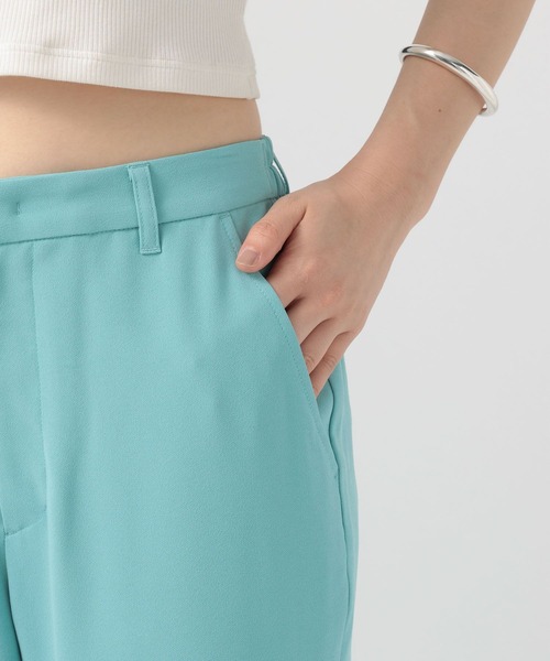 BAYFLOW（ベイフロー）の「[接触冷感/UVカット/防シワ機能]ファンクションスリットパンツ（その他パンツ・レディース・ブルー/ブラック・MEDIUM/SMALL）」の3枚目の写真