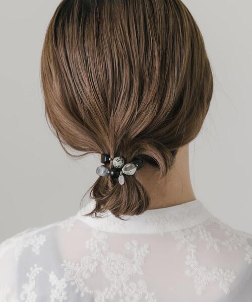 SMELLY(スメリー)の「ストーンライクモチーフヘアポニー(ヘアゴム・レディース・ブラウン系その他/ブラック系その他・-)」の3枚目の写真
