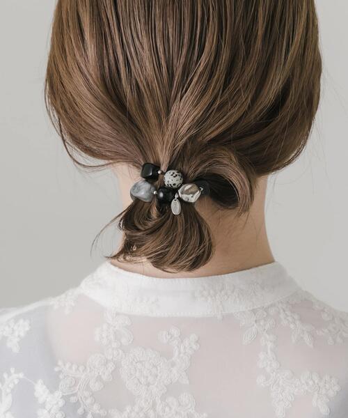 SMELLY(スメリー)の「ストーンライクモチーフヘアポニー(ヘアゴム・レディース・ブラウン系その他/ブラック系その他・-)」の4枚目の写真