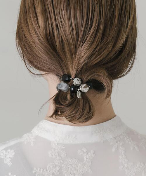 SMELLY(スメリー)の「ストーンライクモチーフヘアポニー(ヘアゴム・レディース・ブラウン系その他/ブラック系その他・-)」の5枚目の写真