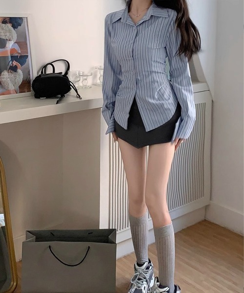 Miniministore(ミニミニストア)の「きれいめ襟付き ストライプ柄 長袖シャツ(シャツ/ブラウス・レディース・ブルーグレー・M/L)」の6枚目の写真