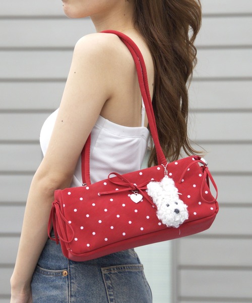 Chick(チック)の「Dot Ribbon Square Shoulder Bag with Charm / チャーム付き ドット柄 リボン スクエア ショルダーバッグ 横長 ガーリー フェミニン レディース 秋 秋服 2026年秋冬(ショルダーバッグ・レディース・ホワイト/ブラック/レッド・FREE)」の1枚目の写真
