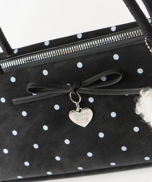 Chick(チック)の「Dot Ribbon Square Shoulder Bag with Charm / チャーム付き ドット柄 リボン スクエア ショルダーバッグ 横長 ガーリー フェミニン レディース 秋 秋服 2026年秋冬(ショルダーバッグ・レディース・ホワイト/ブラック/レッド・FREE)」の9枚目の写真