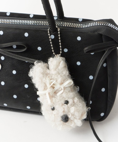 Chick(チック)の「Dot Ribbon Square Shoulder Bag with Charm / チャーム付き ドット柄 リボン スクエア ショルダーバッグ 横長 ガーリー フェミニン レディース 秋 秋服 2026年秋冬(ショルダーバッグ・レディース・ホワイト/ブラック/レッド・FREE)」の10枚目の写真
