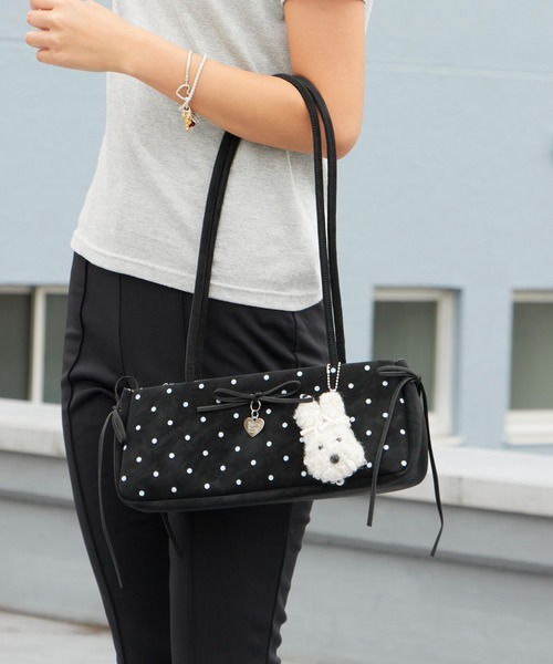 Chick(チック)の「Dot Ribbon Square Shoulder Bag with Charm / チャーム付き ドット柄 リボン スクエア ショルダーバッグ 横長 ガーリー フェミニン レディース 秋 秋服 2026年秋冬(ショルダーバッグ・レディース・ホワイト/ブラック/レッド・FREE)」の18枚目の写真