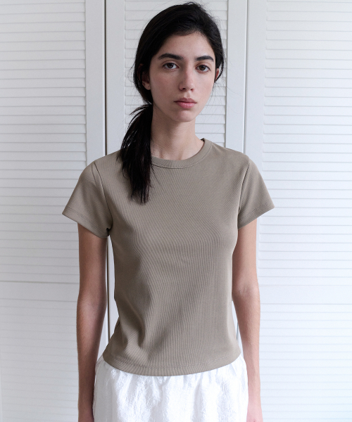 ANDNEEDS（アンドニーズ）の「Bessette half tee (sand)（Tシャツ/カットソー・レディース・その他・FREE）」の2枚目の写真