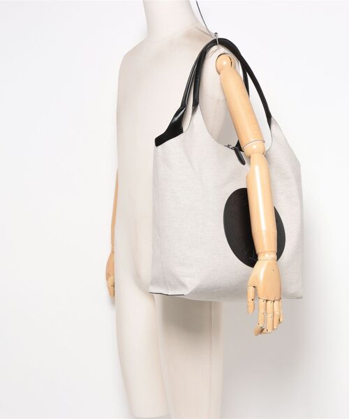 STELLA McCARTNEY(ステラマッカートニー)の「Logo Reversible Tote Bag / ロゴ リバーシブル トートバッグ(トートバッグ・レディース・ブラック・ONE SIZE)」の6枚目の写真