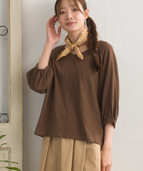OMNES（オムネス）の「スラブ天竺 ラグランVネック 5分袖Tシャツ UVカット付（Tシャツ/カットソー・レディース・レッド/ブラウン/ブラック/ホワイト・FREE）」の4枚目の写真