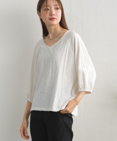 OMNES（オムネス）の「スラブ天竺 ラグランVネック 5分袖Tシャツ UVカット付（Tシャツ/カットソー・レディース・レッド/ブラウン/ブラック/ホワイト・FREE）」の2枚目の写真