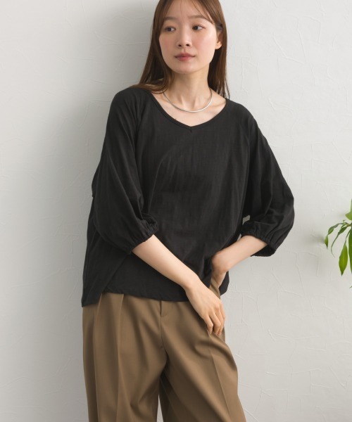 OMNES（オムネス）の「スラブ天竺 ラグランVネック 5分袖Tシャツ UVカット付（Tシャツ/カットソー・レディース・レッド/ブラウン/ブラック/ホワイト・FREE）」の3枚目の写真