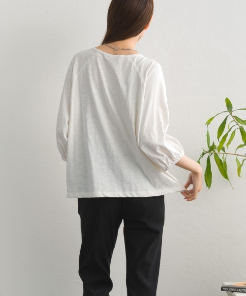 OMNES（オムネス）の「スラブ天竺 ラグランVネック 5分袖Tシャツ UVカット付（Tシャツ/カットソー・レディース・レッド/ブラウン/ブラック/ホワイト・FREE）」の15枚目の写真