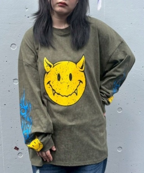 Candy Stripper(キャンディストリッパー)の「DEVIL SMILE トップス(Tシャツ/カットソー・レディース・カーキ/チャコール/オフホワイト・FREE)」の1枚目の写真