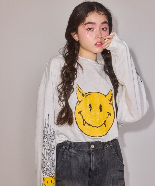 Candy Stripper(キャンディストリッパー)の「DEVIL SMILE トップス(Tシャツ/カットソー・レディース・カーキ/チャコール/オフホワイト・FREE)」の5枚目の写真