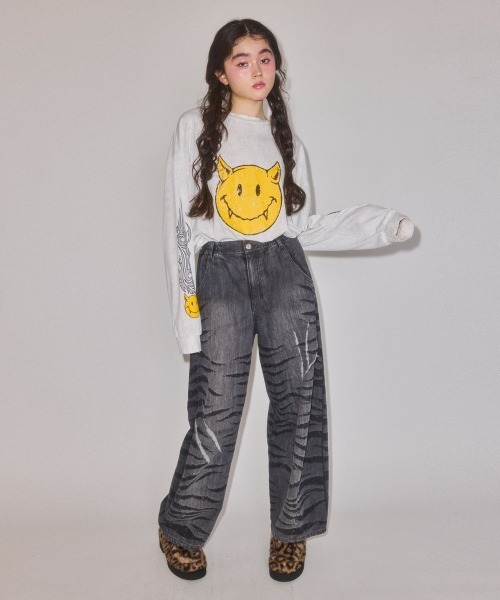 Candy Stripper(キャンディストリッパー)の「DEVIL SMILE トップス(Tシャツ/カットソー・レディース・カーキ/チャコール/オフホワイト・FREE)」の12枚目の写真