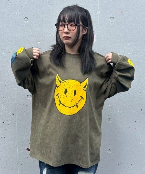 Candy Stripper(キャンディストリッパー)の「DEVIL SMILE トップス(Tシャツ/カットソー・レディース・カーキ/チャコール/オフホワイト・FREE)」の13枚目の写真