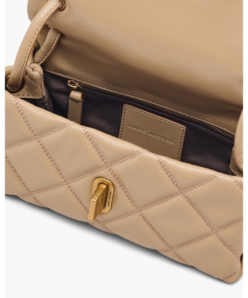 MARC JACOBS（マークジェイコブス）の「QUILTED LEATHER DUAL BAG SHOULDER MINI ザ キルテッド レザー デュアル バッグ ショルダー ミニ（ショルダーバッグ・レディース・ライトブラウン・ONE SIZE）」の4枚目の写真