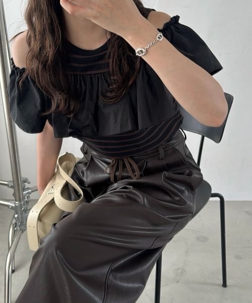 WILLFULLY(ウィルフリー)の「convertible shoulder frill border tops(Tシャツ/カットソー・レディース・アイボリー/ブラック/ブラウン・FREE)」の1枚目の写真