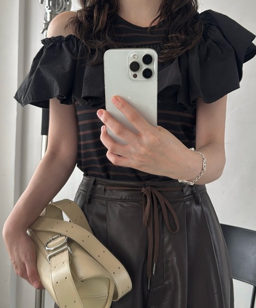 WILLFULLY(ウィルフリー)の「convertible shoulder frill border tops(Tシャツ/カットソー・レディース・アイボリー/ブラック/ブラウン・FREE)」の9枚目の写真