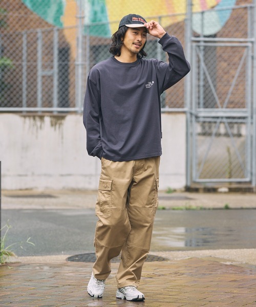 THE CRAFT CREW PRODUCTS（ザクラフトクループロダクツ）の「ドッグ クラシックグラフィック ヘビーウェイト オーバーサイズ 長袖Tシャツ【THE CRAFT CREW PRODUCTS】（Tシャツ/カットソー・メンズ・アッシュグレー/ホワイト系/チャコール/モカ/オフホワイト・S/L/M）」の16枚目の写真