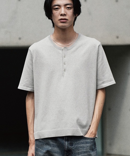 WYM LIDNM(ウィム バイ リドム)の「T/C COMPACT KNIT HENLEY TEE(Tシャツ/カットソー・メンズ・ブラック/ライトグレー/グレー・M/S/L)」の2枚目の写真