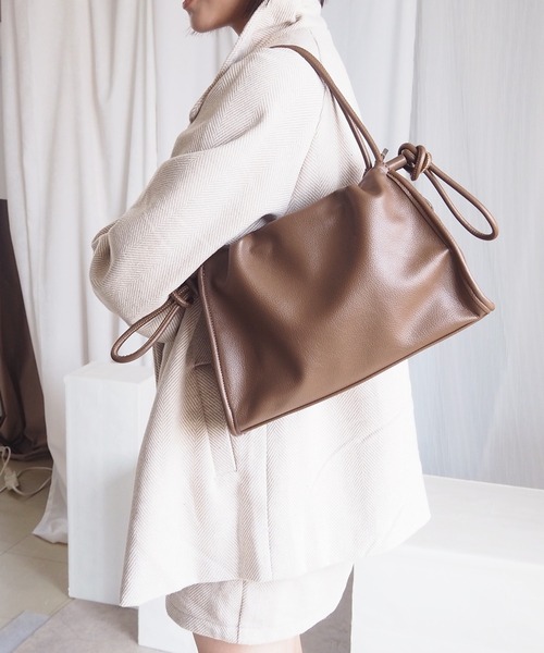 minia(ミニア)の「ギャザー巾着のショルダーバッグ<2way>(ショルダーバッグ・レディース・ブラウン/ブラック・FREE)」の2枚目の写真