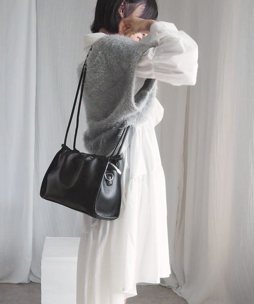 minia(ミニア)の「ギャザー巾着のショルダーバッグ<2way>(ショルダーバッグ・レディース・ブラウン/ブラック・FREE)」の6枚目の写真