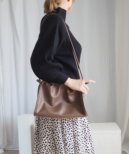 minia(ミニア)の「ギャザー巾着のショルダーバッグ<2way>(ショルダーバッグ・レディース・ブラウン/ブラック・FREE)」の7枚目の写真