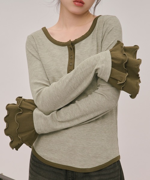 loin nuit(ロワンニュイ)の「bell sleeve rib tops / ベルスリーブリブトップス(Tシャツ/カットソー・レディース・ブラック/ボルドー/グレー/カーキ/アイボリー・FREE)」の4枚目の写真